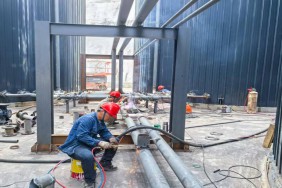 战高温保工期 全力推进物流园建设